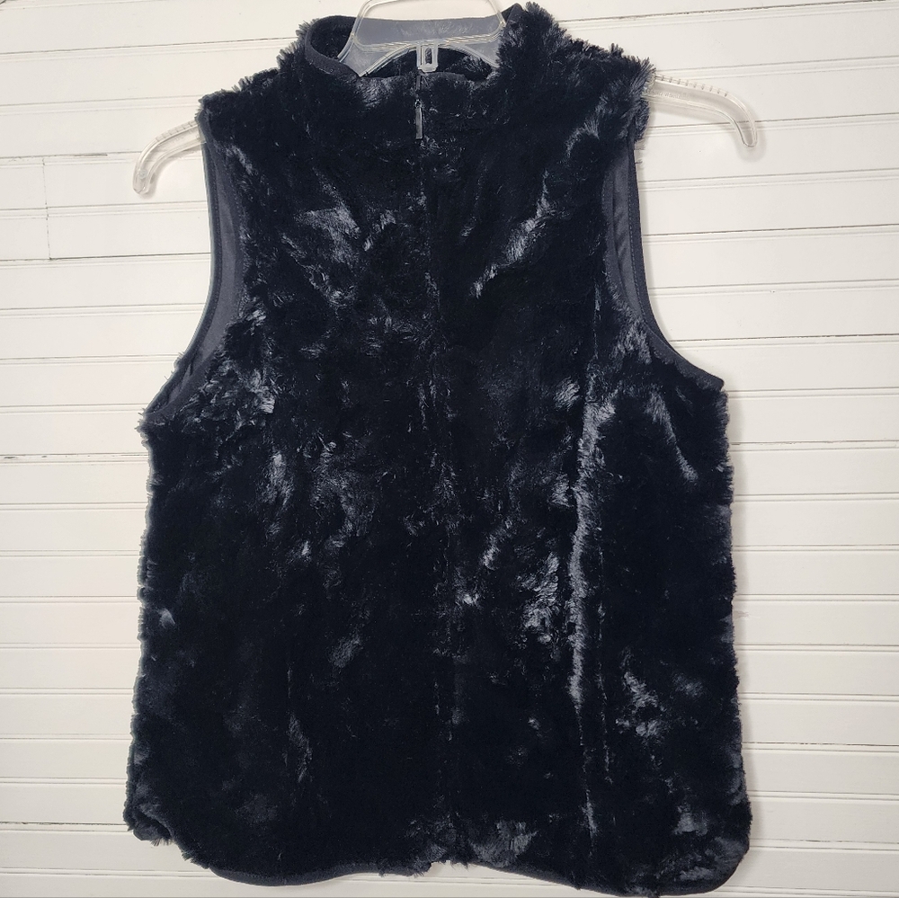 Laura Scott Black Faux Fur Zip Vest M‎